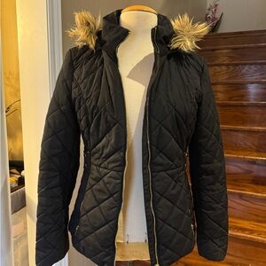 Winter clearout ❄️ Guess Black Quilted Puffer Jacket with Faux Fur Trim